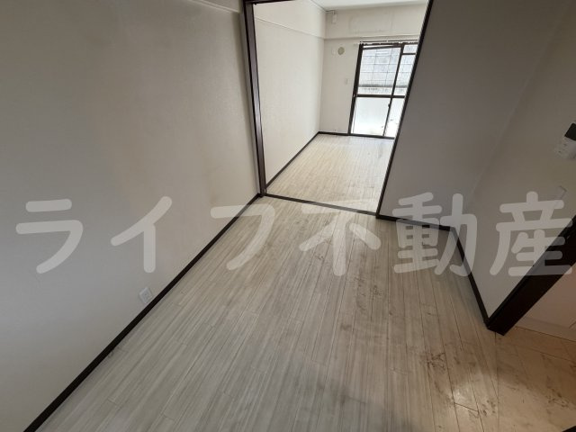 トリプルステーション菱屋西の居間・リビング