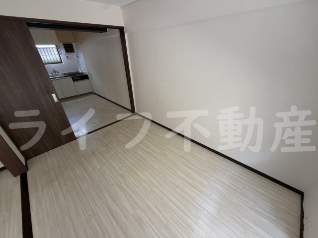 トリプルステーション菱屋西の居間・リビング