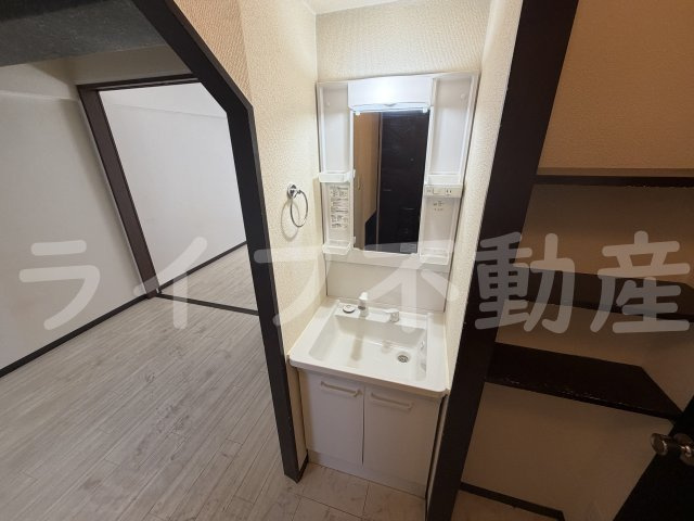 トリプルステーション菱屋西の独立洗面台