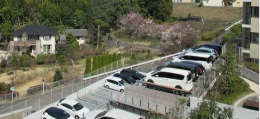 ザ・パークハウス上麻生の駐車場