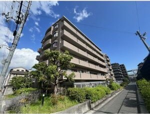 アーデンコート住吉川の駐車場