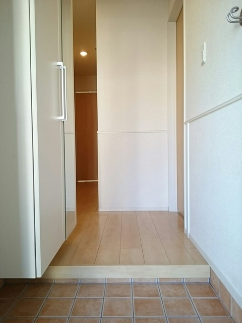グランシャルムの収納|明るい玄関です