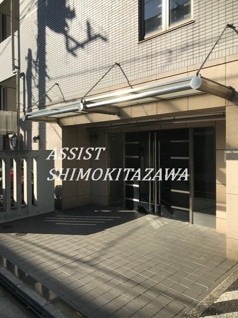 スパシエステージ北沢のエントランス