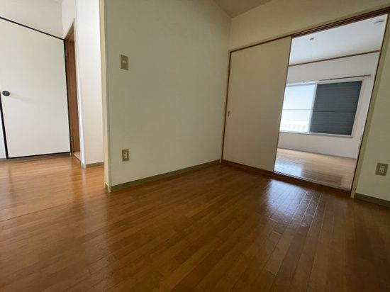 ガーデン・ハイツの居間・リビング