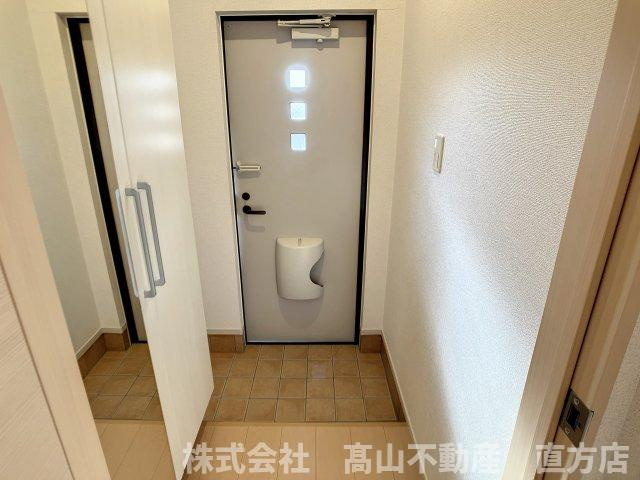 北九州市八幡西区真名子２丁目のアパートの玄関