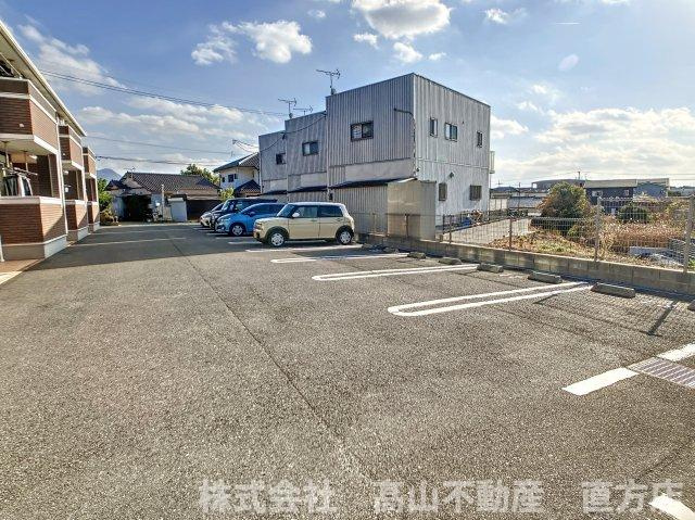 北九州市八幡西区真名子２丁目のアパートの駐車場
