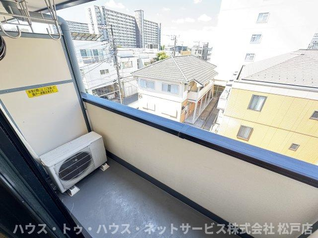 新松戸ＣＳビルのバルコニー
