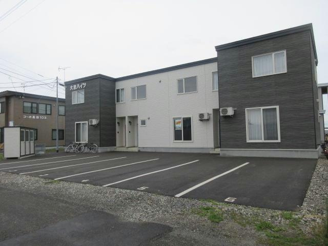 大忠ハイツの駐車場