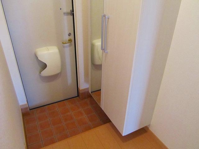 アッド　コンフォート２の玄関|収納もある玄関です