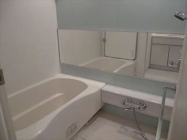 コンフォリア神田神保町の浴室