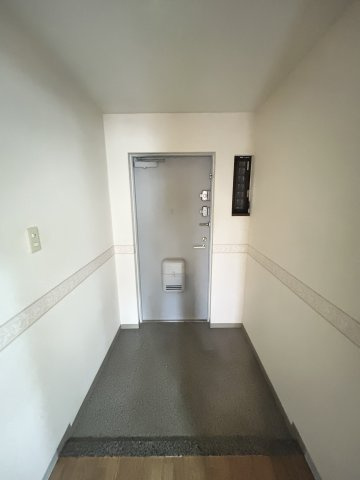 加島フラット の玄関