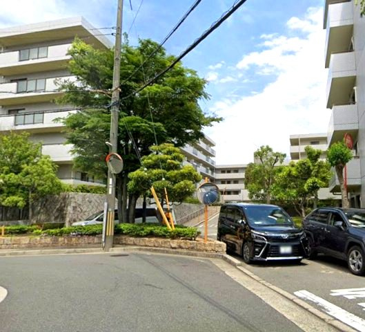 ライオンズマンション西宮高座C棟の外観|東側の開放的なエリア
