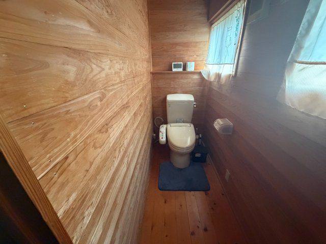 山鹿市菊鹿町 5DK＋納屋のトイレ|コンパクトで使いやすいトイレです