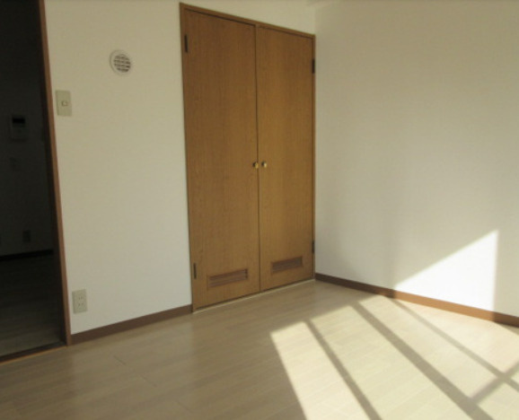 中野区本町３丁目の賃貸マンションの居間・リビング
