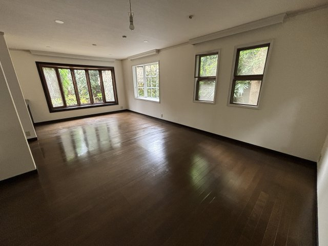 師岡町戸建の居間・リビング