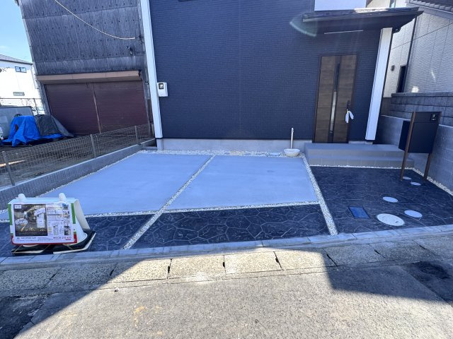 松戸市南花島１丁目新築戸建【上本郷第二小学校：5分】の駐車場|駐車スペース・並列2台駐車可