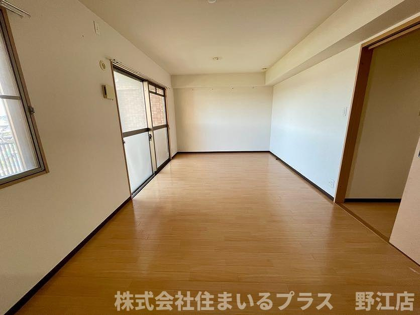ソレアード鶴見の居間・リビング