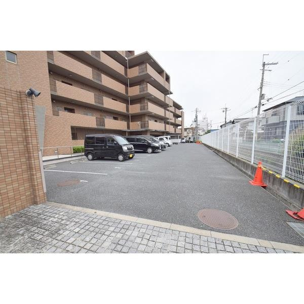 ソレアード鶴見の駐車場