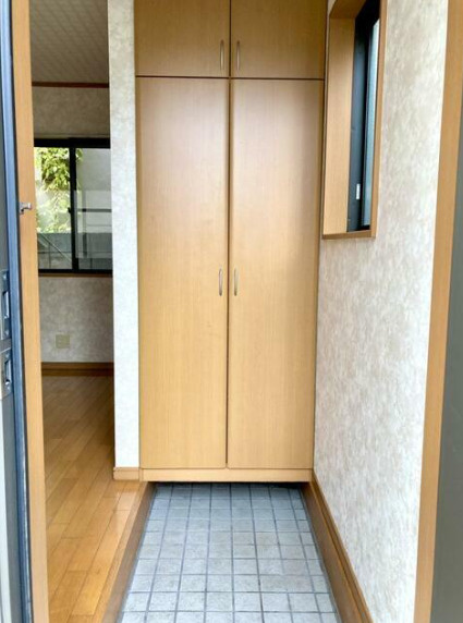 荒井方の玄関
