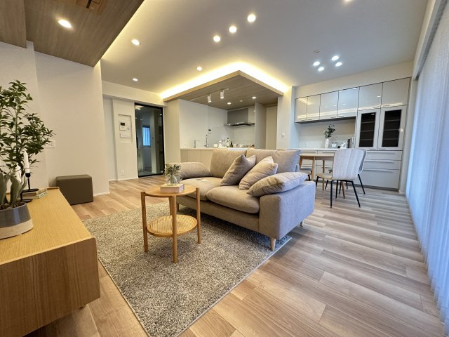 クレストフォルム横浜片倉町の居間・リビング|ご家族の時間を長く過ごすリビング。現地でしかわからない情報もあるので是非一度ご見学下さい。