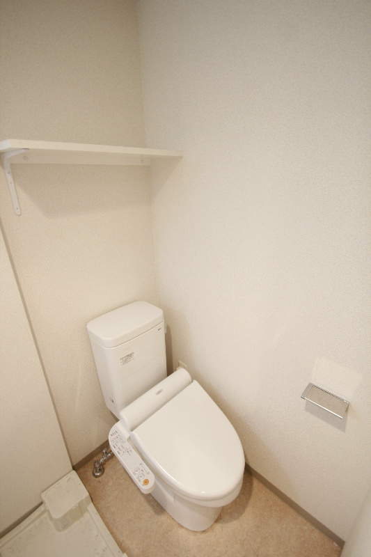 横浜市西区浅間台の賃貸マンションのトイレ