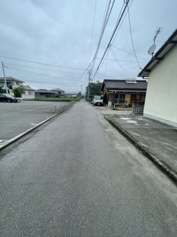 大生院　中古の前面道路含む現地写真