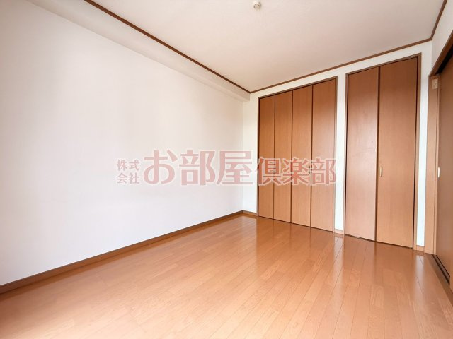 エサキビルの洋室|落ち着いた色調の洋室です