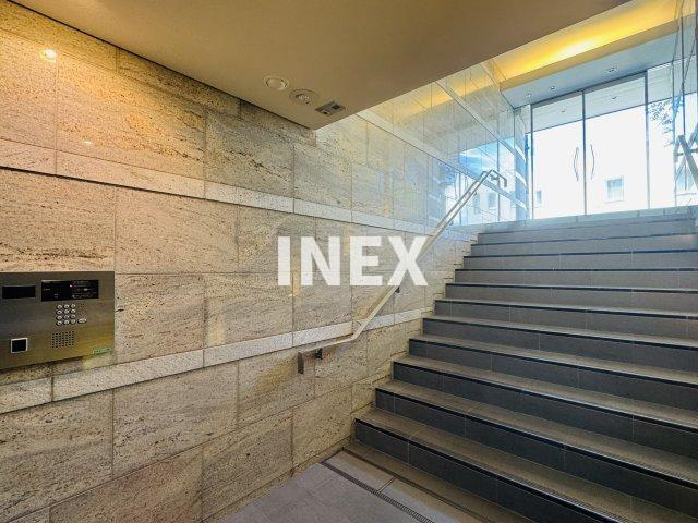 横浜市中区石川町２丁目の賃貸マンションのエントランス