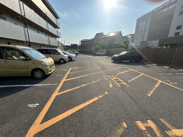 スパークルムライの駐車場