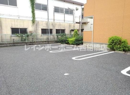 アルカンシエルAの駐車場