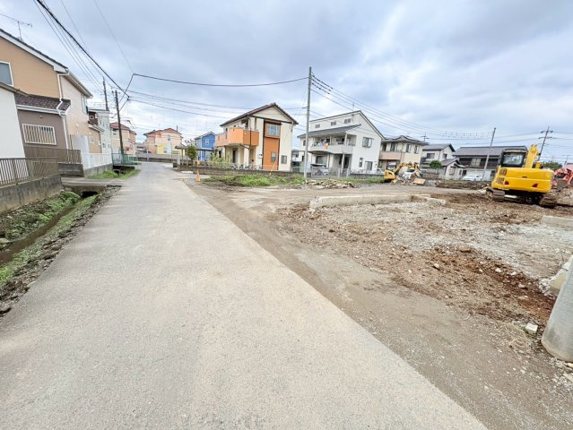 川越市小ケ谷　建築条件なし売地　JR川越線『西川越駅』徒歩14分　【今成小学区】の前面道路含む現地写真