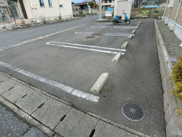 ピアーチェ　Ⅱの駐車場