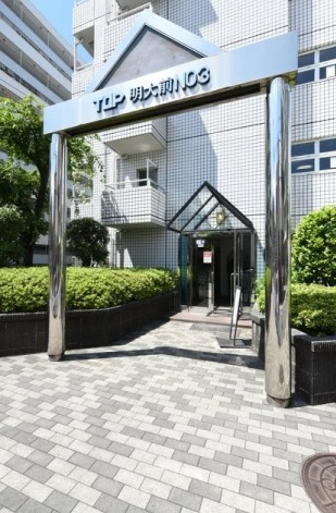 世田谷区松原３丁目の賃貸マンションのエントランス