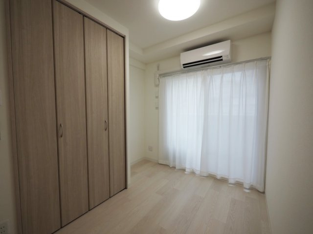 Alivis新町の洋室