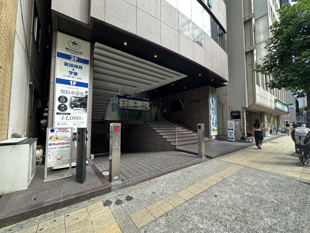大起興産長堀橋ビルのエントランス