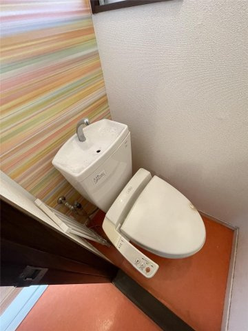 カーサ・エスメラルダ A棟のトイレ|コンパクトで使いやすいトイレです
