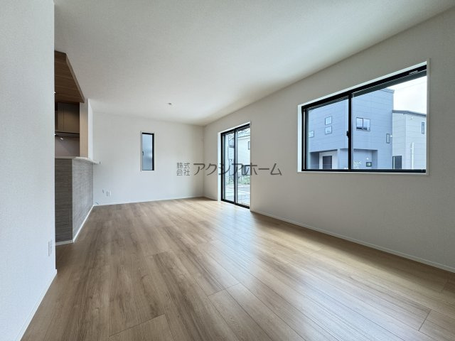 所沢市下安松・全7棟　新築一戸建　2号棟　～並列駐車2台可～の居間・リビング|LDK18帖