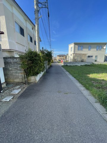 会津若松市材木町　中古戸建ての前面道路含む現地写真