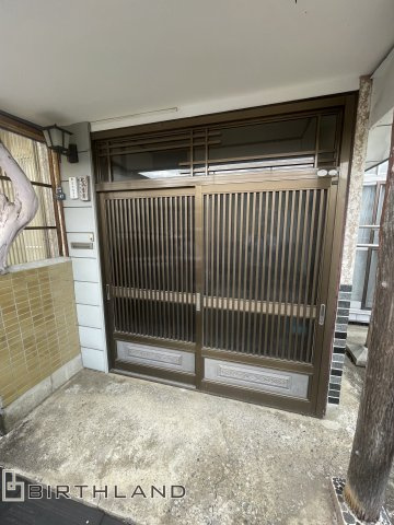 会津若松市材木町　中古戸建ての玄関