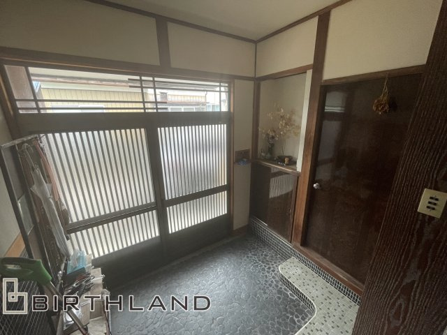 会津若松市材木町　中古戸建ての玄関