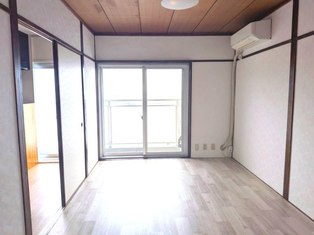 渦ヶ森コーポ13号館の居間・リビング
