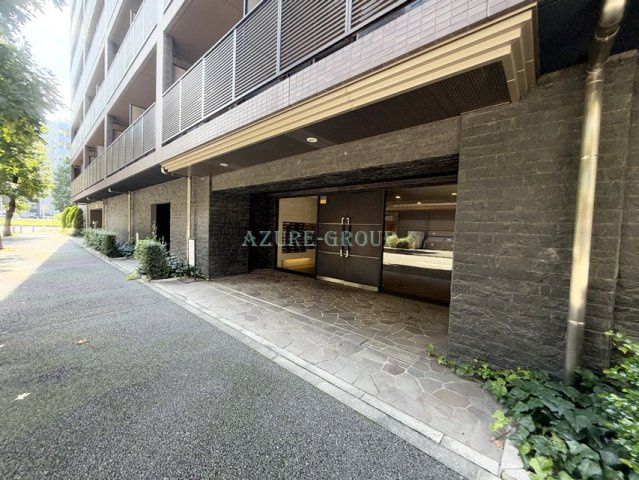 フェニックス新横濱クアトロのエントランス