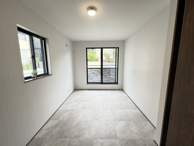 鶴甲２丁目戸建の洋室