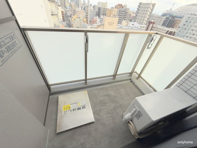 ファーストフィオーレ九条のバルコニー