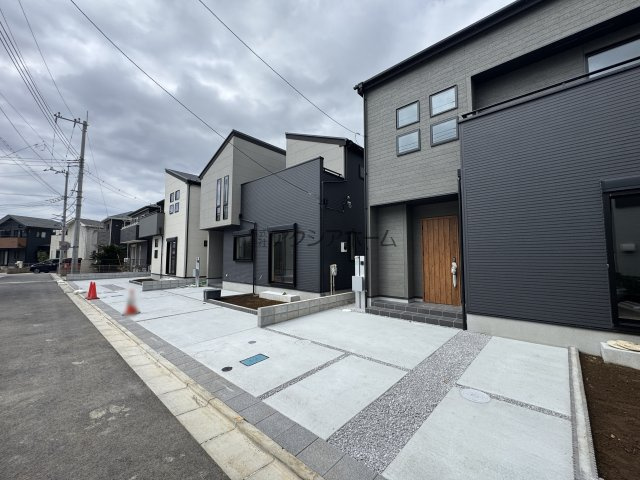 所沢市下安松・全7棟　新築一戸建　3号棟　～並列駐車2台可～の前面道路含む現地写真