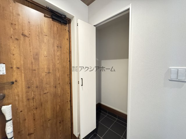 所沢市下安松・全7棟　新築一戸建　3号棟　～並列駐車2台可～の玄関|SIC