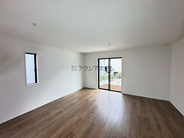 所沢市下安松・全7棟　新築一戸建　3号棟　～並列駐車2台可～の居間・リビング