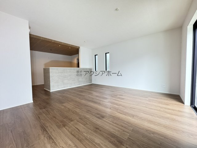 所沢市下安松・全7棟　新築一戸建　3号棟　～並列駐車2台可～の居間・リビング|LDK18.2帖