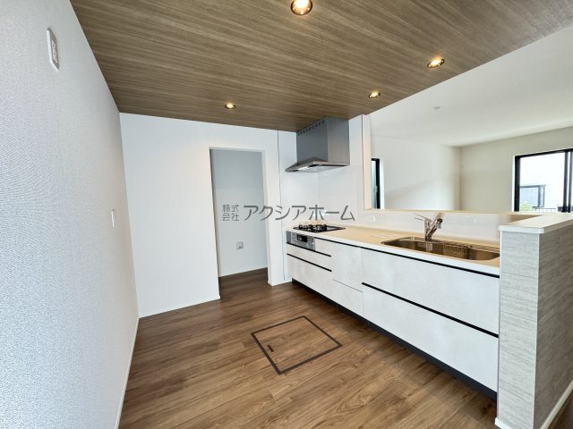 所沢市下安松・全7棟　新築一戸建　3号棟　～並列駐車2台可～のキッチン|リビングが見渡せる対面式キッチン