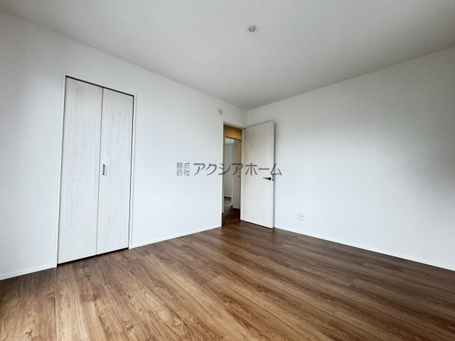 所沢市下安松・全7棟　新築一戸建　3号棟　～並列駐車2台可～の寝室|洋室7帖